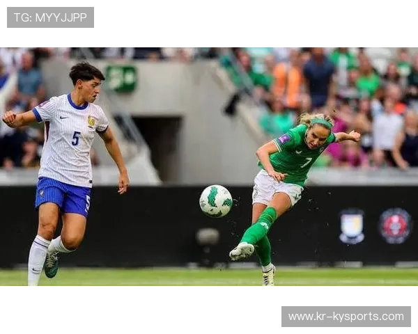 哥伦比亚女足在巴黎奥运会比赛中以2-1战胜葡萄牙，哥伦比亚足球美女